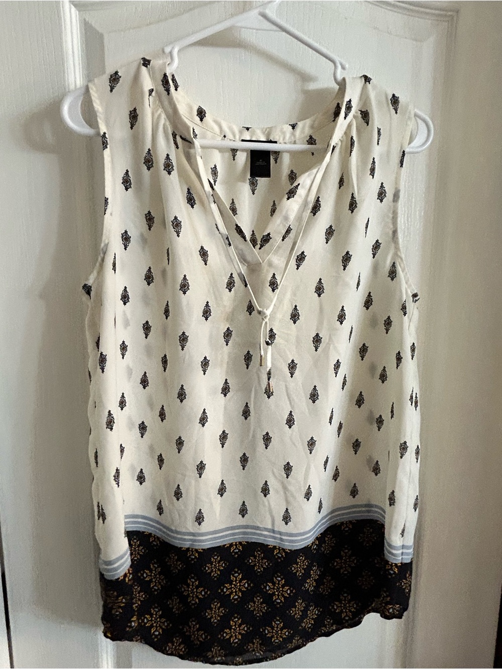 Ann Taylor Factory Cream and Black Printed Sleeveless Tie-Neck Tank -size medium